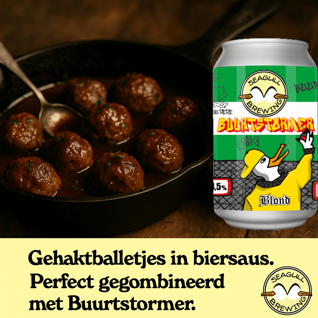 Een pan met gehaktballetjes in biersaus met daarnaast een blikje Buurtstormer blond bier van Seagull Brewing